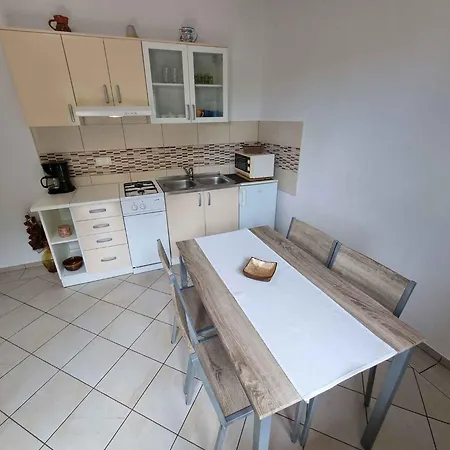 Apartment In 33974 *