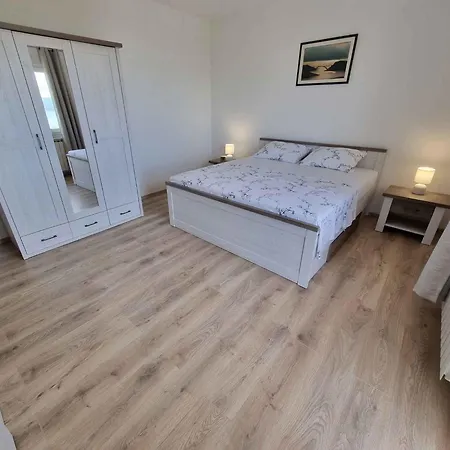 Apartment In 33974 Dramalj