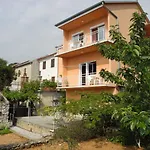 In 33974 Apartman *