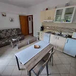 In 33974 Apartman *